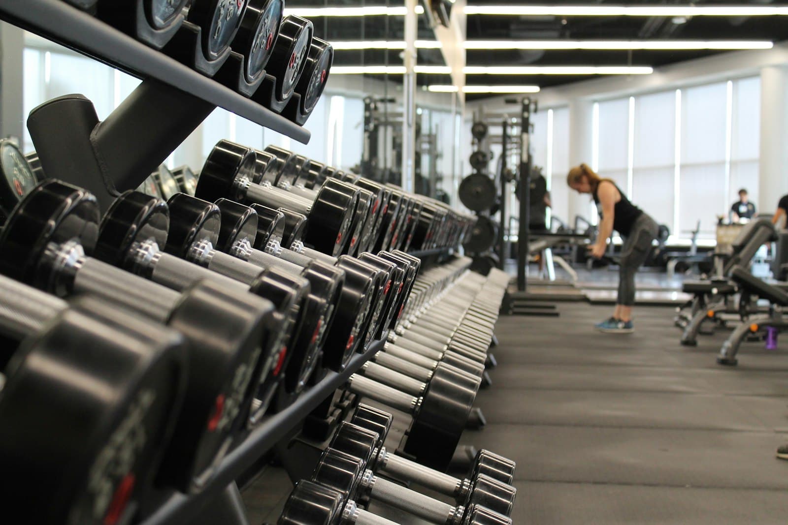 Sportschool met fitnessapparatuur